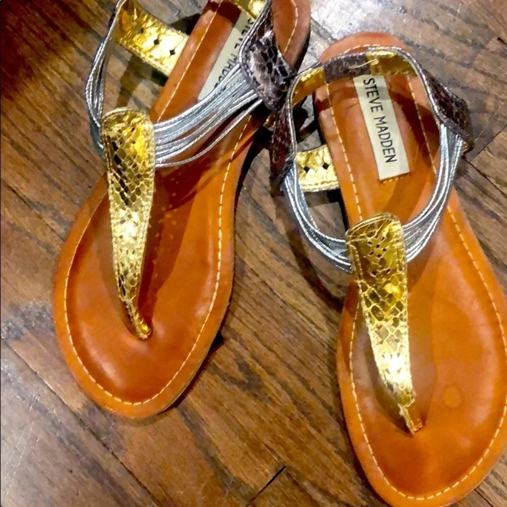 Steve Madden silver and gold sandals size 4 ⭐️⭐️